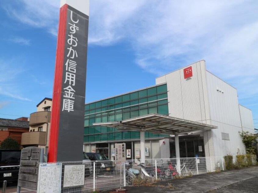 しずおか焼津信用金庫八千代支店(銀行)まで512m 東海道本線/清水駅 バス10分梅が岡下車:停歩4分 1階 築19年