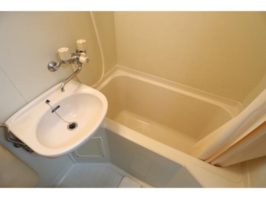  東海道本線/清水駅 バス14分石川東名下下車:停歩6分 2階 築32年