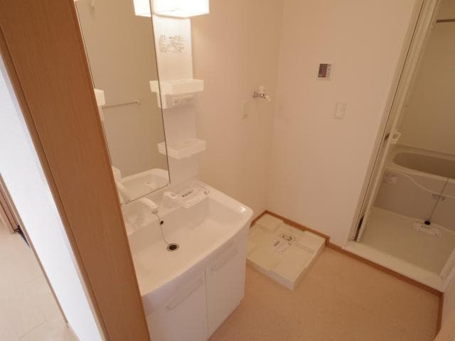  静岡鉄道静岡清水線/狐ケ崎駅 バス5分今泉下車:停歩4分 1階 築16年