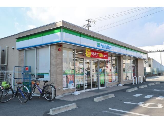 ファミリーマート清水三保本町店(コンビニ)まで887m 静岡鉄道静岡清水線/新清水駅 バス23分三保本町下車:停歩11分 2階 築12年