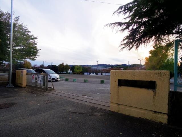 静岡市立清水不二見小学校(小学校)まで209m 東海道本線/清水駅 バス13分五分団下車:停歩3分 1階 築28年