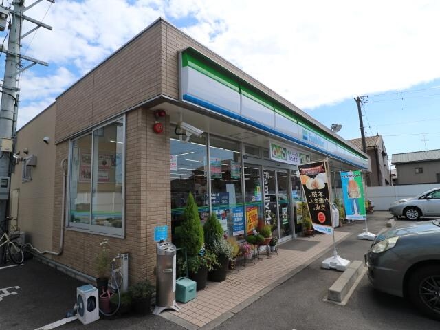 ファミリーマート清水下野中店(コンビニ)まで278m 東海道本線/清水駅 バス14分下野下車:停歩4分 1階 築12年