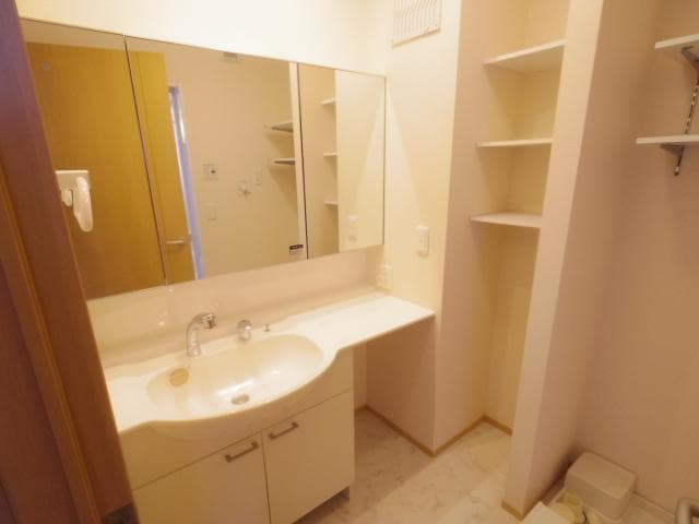  静岡鉄道静岡清水線/新清水駅 バス9分五分団前下車:停歩2分 3階 築12年