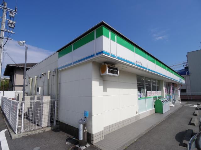 ファミリーマート興津中町店(コンビニ)まで193m 東海道本線/興津駅 バス11分JA興津支所前下車:停歩3分 2階 築12年