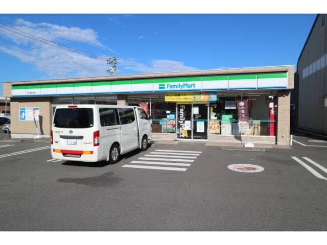 ファミリーマート清水袖師町南店(コンビニ)まで688m 東海道本線/清水駅 バス7分袖師小学校入口下車:停歩2分 1階 築10年