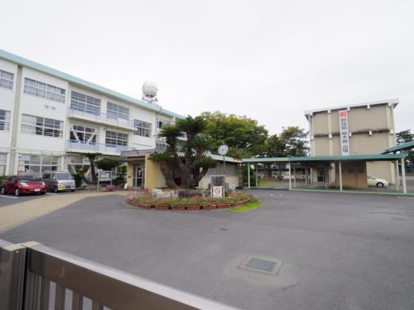 静岡市立清水第五中学校(中学校/中等教育学校)まで1334m 静岡鉄道静岡清水線/新清水駅 バス19分東折戸下車:停歩7分 1階 築9年