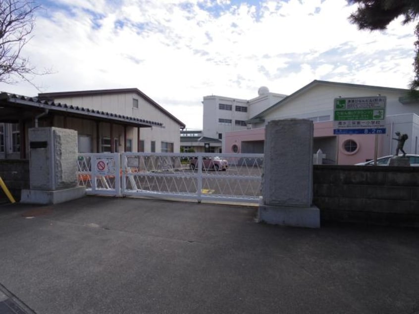 静岡市立清水三保第一小学校(小学校)まで703m 静岡鉄道静岡清水線/新清水駅 バス17分東折戸下車:停歩7分 1階 築9年