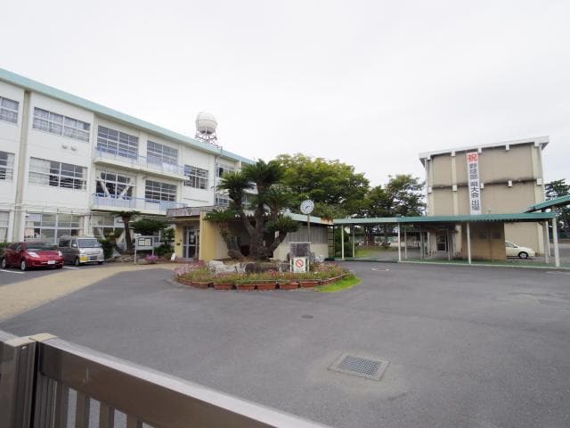 静岡市立清水第五中学校(中学校/中等教育学校)まで1542m 静岡鉄道静岡清水線/新清水駅 バス26分三保松原入口下車:停歩9分 2階 築3年