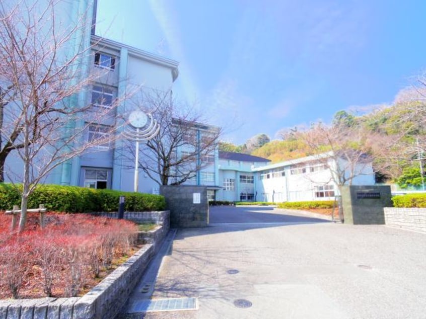 静岡市立清水興津中学校(中学校/中等教育学校)まで421m 東海道本線/興津駅 徒歩12分 2階 築30年