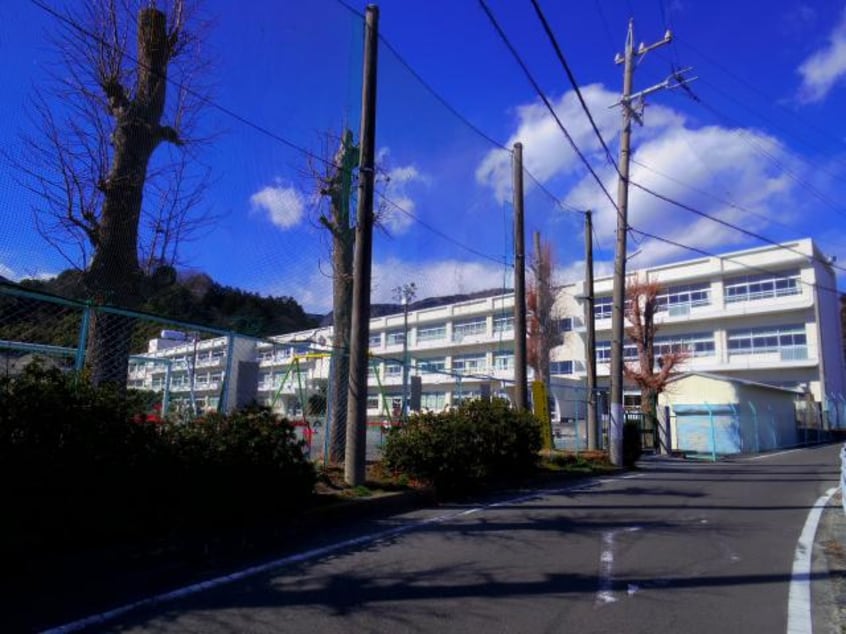 静岡市立由比小学校(小学校)まで2552m 東海道本線/由比駅 徒歩17分 1階 築69年