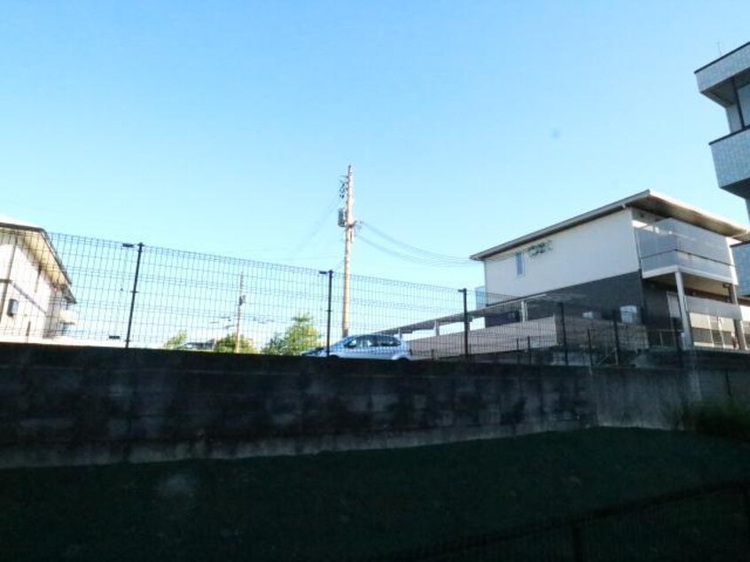  近鉄難波線・奈良線/近鉄奈良駅 バス15分木津南ソレイユ下車:停歩5分 1階 築27年