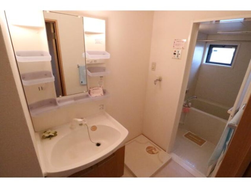  近鉄難波線・奈良線/新大宮駅 バス8分柏木町南下車:停歩3分 1階 築20年