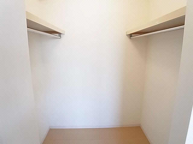  近鉄難波線・奈良線/近鉄奈良駅 バス10分萩ヶ丘下車:停歩6分 1階 築18年