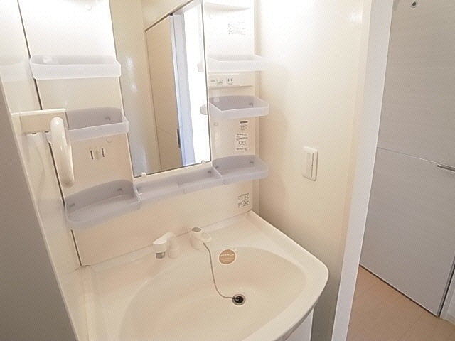  近鉄難波線・奈良線/近鉄奈良駅 バス10分萩ヶ丘下車:停歩6分 1階 築18年