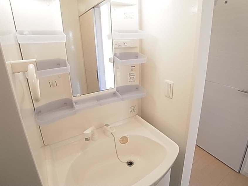  近鉄難波線・奈良線/近鉄奈良駅 バス10分萩ヶ丘下車:停歩6分 1階 築18年