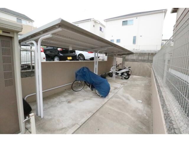  近鉄難波線・奈良線/近鉄奈良駅 バス16分梅美台7丁目下車:停歩6分 1階 築11年