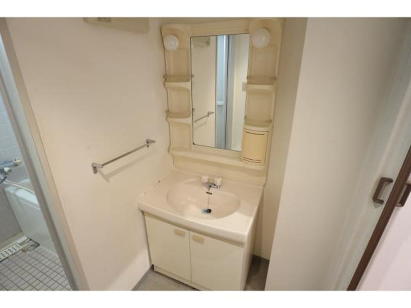  近鉄難波線・奈良線/新大宮駅 徒歩3分 2階 築28年