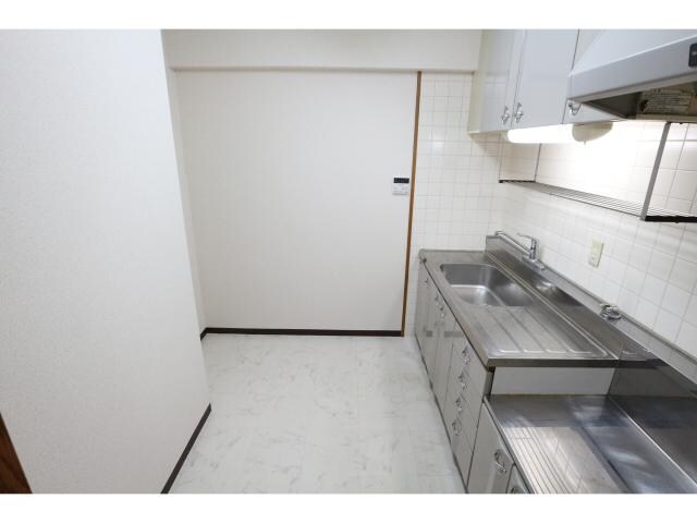  近鉄難波線・奈良線/新大宮駅 徒歩3分 6階 築28年