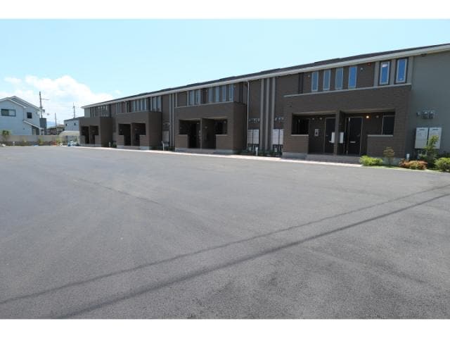  近鉄橿原線/尼ケ辻駅 徒歩13分 1階 築5年