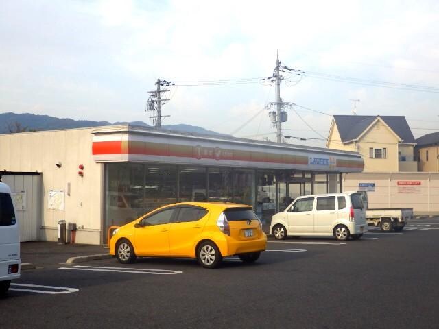 ローソン加茂駅前店(コンビニ)まで447m 大和路線・関西本線/加茂駅 徒歩8分 1階 築2年