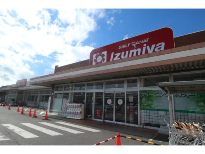 デイリーカナートイズミヤ新大宮店(スーパー)まで652m 近鉄難波線・奈良線/新大宮駅 徒歩4分 2階 築3年