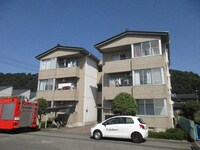 ファミール山下