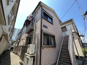 イーストウイング