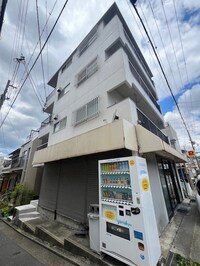 WHITE COURT 山手