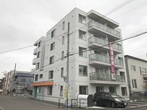 イー・ウォール ヒロ