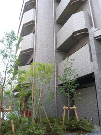ルーブル泉岳寺前