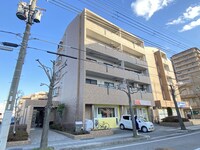 ファミリアル門戸