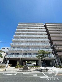 クローバー・メゾン服部