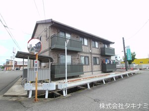 ララ・イースト