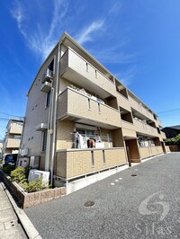 カーサ　サンシビリテ　B棟