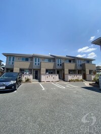 ニューエイト　D棟