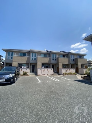 ニューエイト　D棟