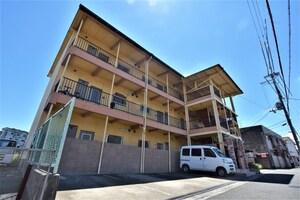 Casa de la J.