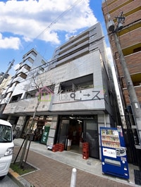 ファーストスクエア