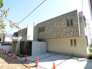 シャーメゾン城の下B