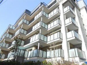 Ａｄａｋｕｓｔ　Ｈｏｆ