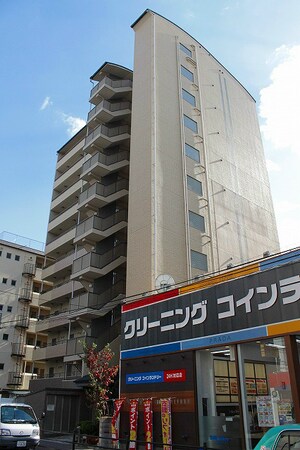 モノロカーレ江坂