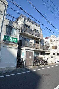 アヴィ・イソザキ