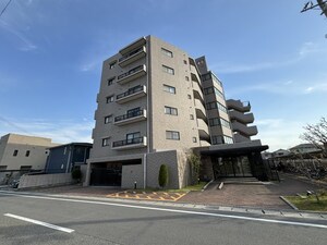 ロワイヤル岡田・手柄山公園