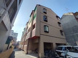 シャルル四条畷駅前