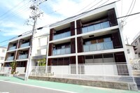 Ｅｍｉｎｅｎｃｅ　Ｃｏｕｒｔ