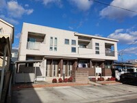 ラ　レーヌ（Ｌａ　Ｒｅｉｎｅ）