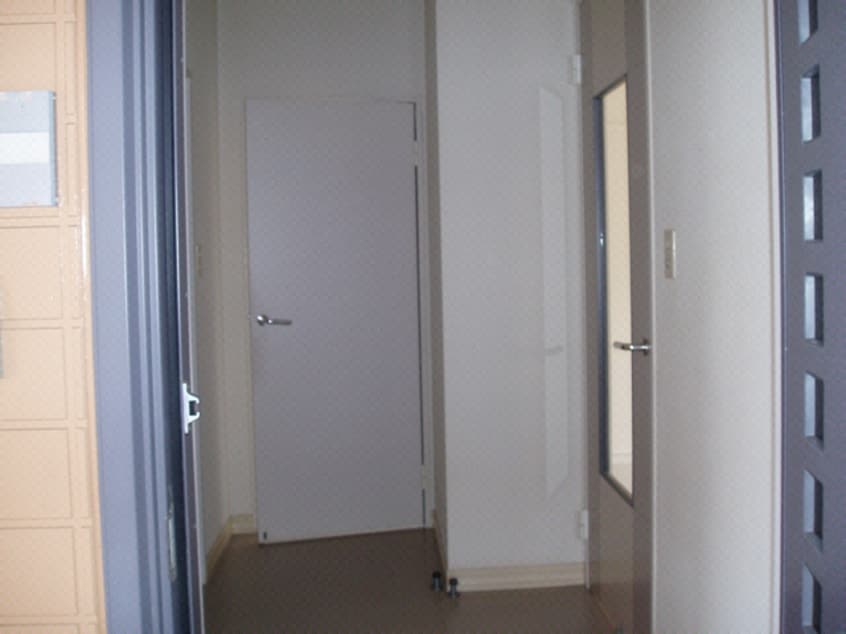 玄関 両毛線/佐野駅 車移動　7分2km 2階 築32年