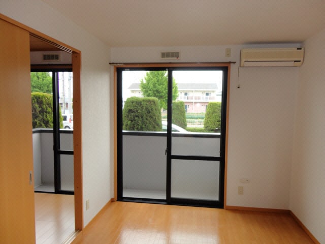 洋室　南向き アカンサス