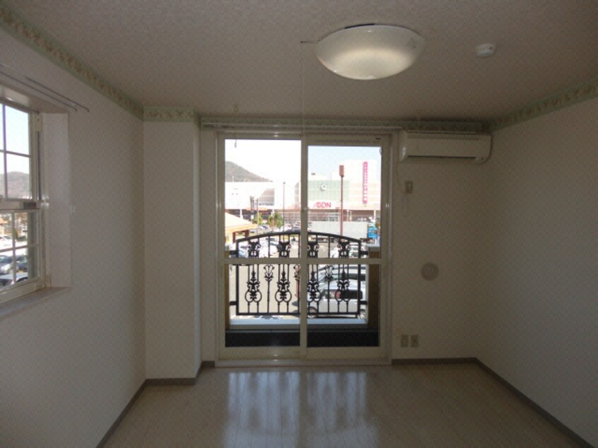 ﾊﾞﾙｺﾆｰ・洋室 イーストヒルズ