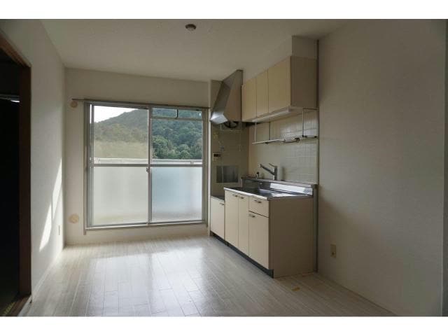  東海道本線<琵琶湖線・JR京都線>/石山駅 バス10分石山高校前下車:停歩4分 4階 築33年